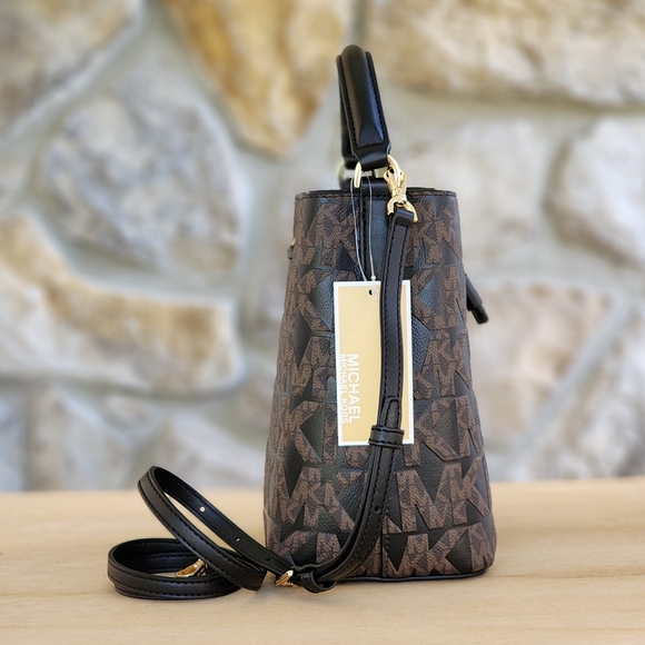 ⚠️LAST 1⚠️ Michael Kors Suri Logo MD Bucket Crossbody - Picture 2 of 8